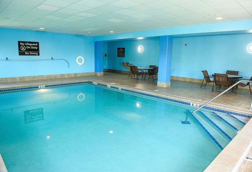 هتل Hampton Inn & Suites Brookings