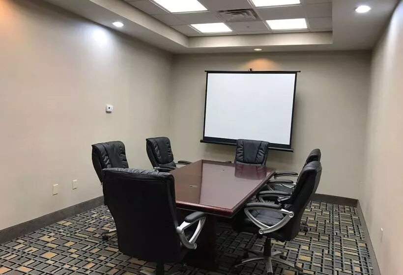هتل Hampton Inn & Suites Oklahoma City Airport