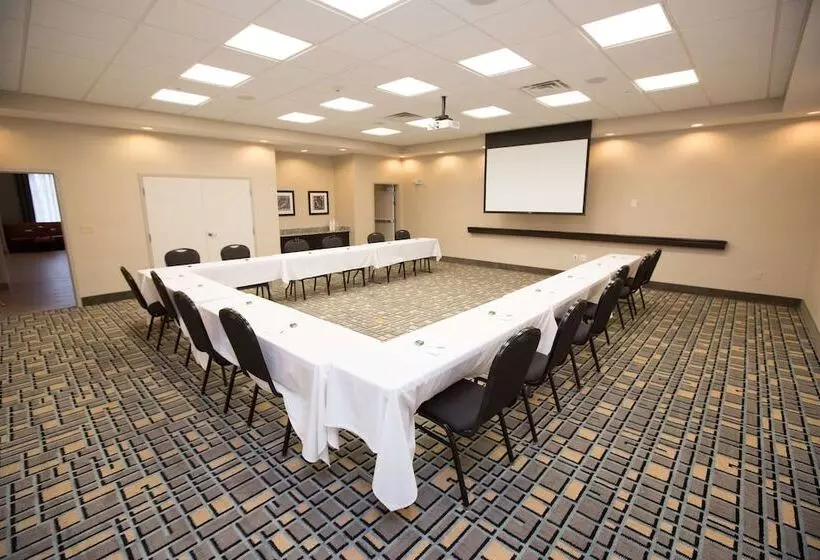 هتل Hampton Inn & Suites Oklahoma City Airport