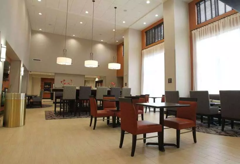 Отель Hampton Inn & Suites Senecaclemson Area