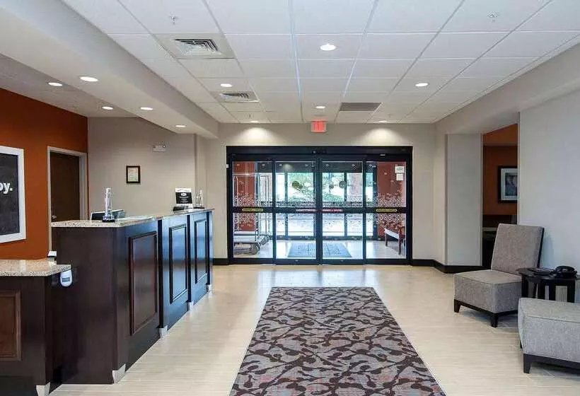Отель Hampton Inn & Suites Senecaclemson Area