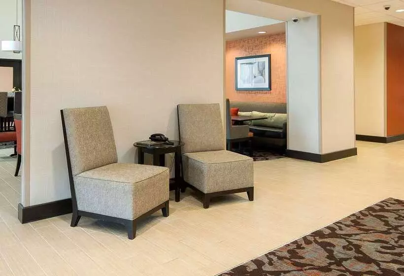 Отель Hampton Inn & Suites Senecaclemson Area