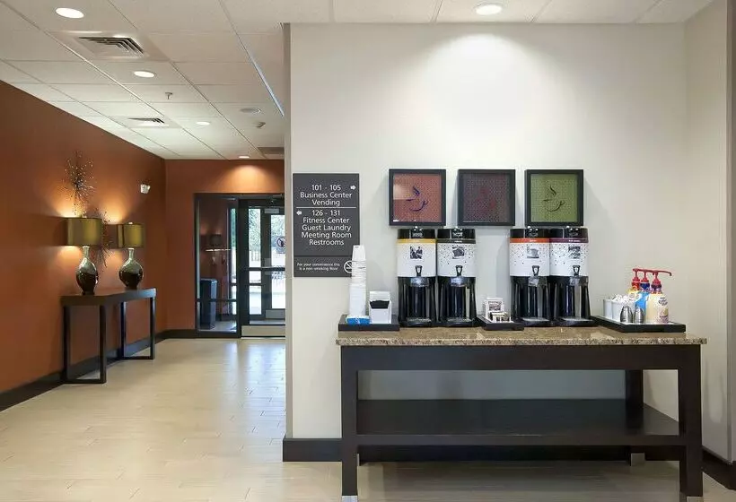 Отель Hampton Inn & Suites Senecaclemson Area