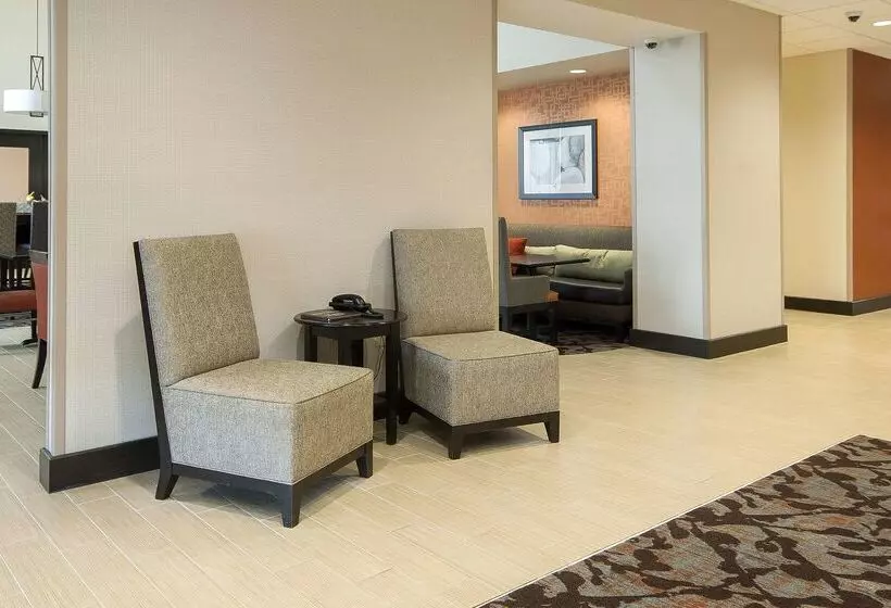 Отель Hampton Inn & Suites Senecaclemson Area