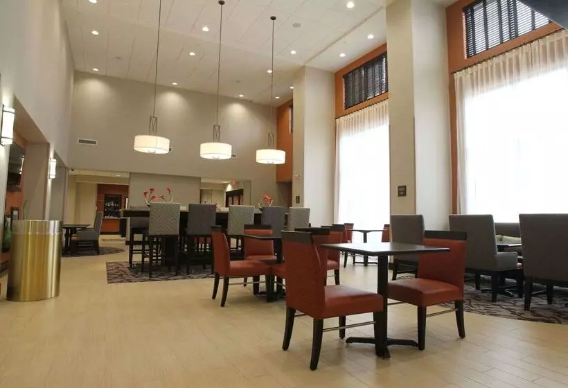 Отель Hampton Inn & Suites Senecaclemson Area