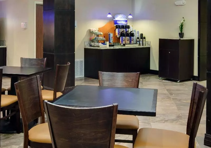 Holiday Inn Express Hotel & Suites Albuquerque Airport, An Ihg
