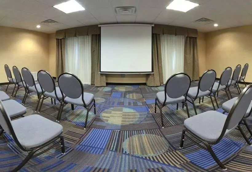 Holiday Inn Express Hotel & Suites Albuquerque Airport, An Ihg