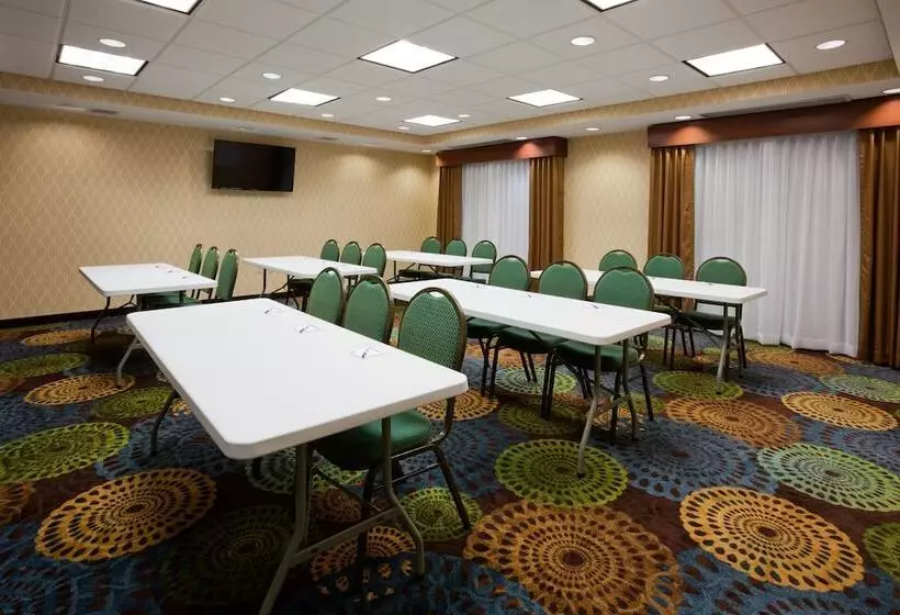 ホテル Holiday Inn Express & Suites Fort Dodge, An Ihg