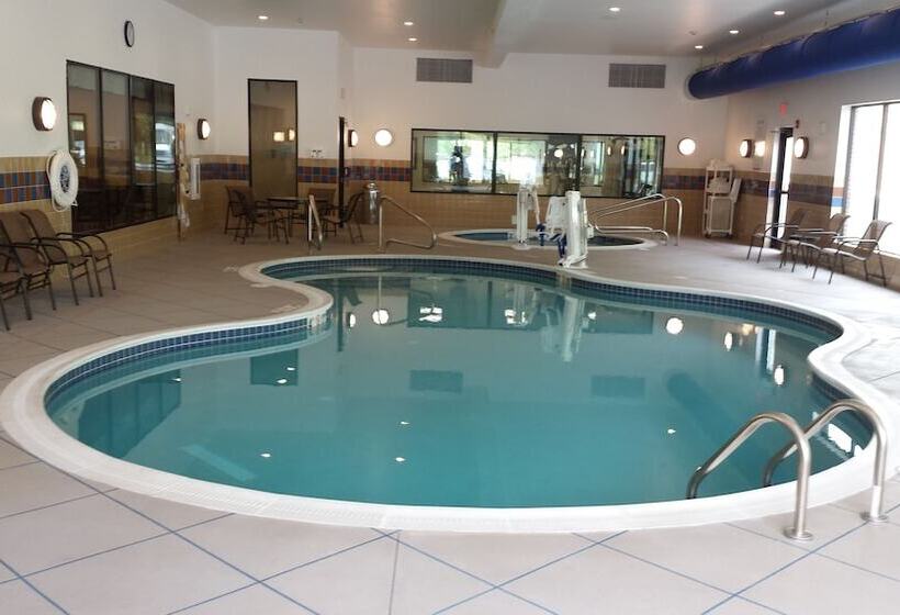 호텔 Holiday Inn Express & Suites Cambridge, An Ihg