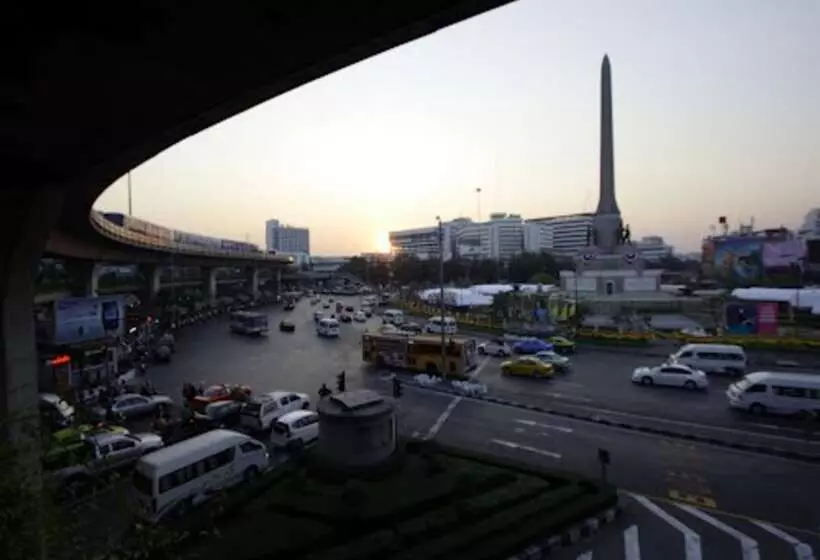 Отель Maitria Mode Sukhumvit 15 Bangkok A Chatrium Collection