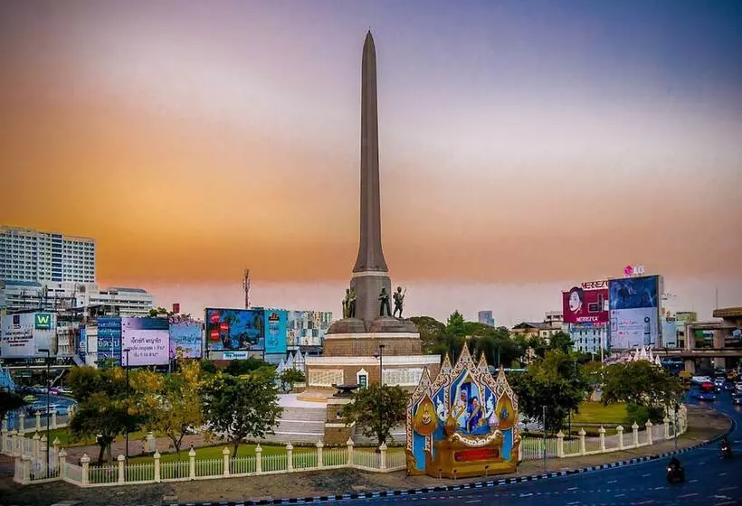 Отель Maitria Mode Sukhumvit 15 Bangkok A Chatrium Collection