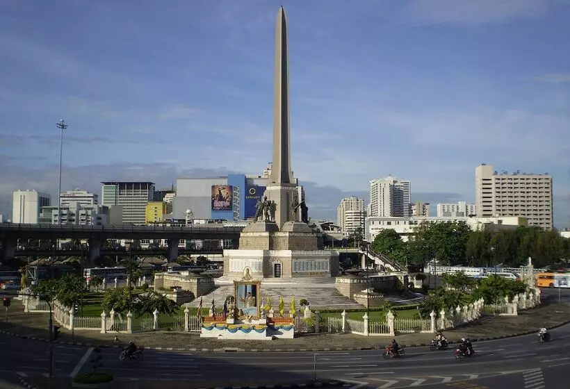 Отель Maitria Mode Sukhumvit 15 Bangkok A Chatrium Collection