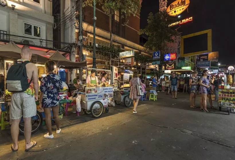 Отель Maitria Mode Sukhumvit 15 Bangkok A Chatrium Collection