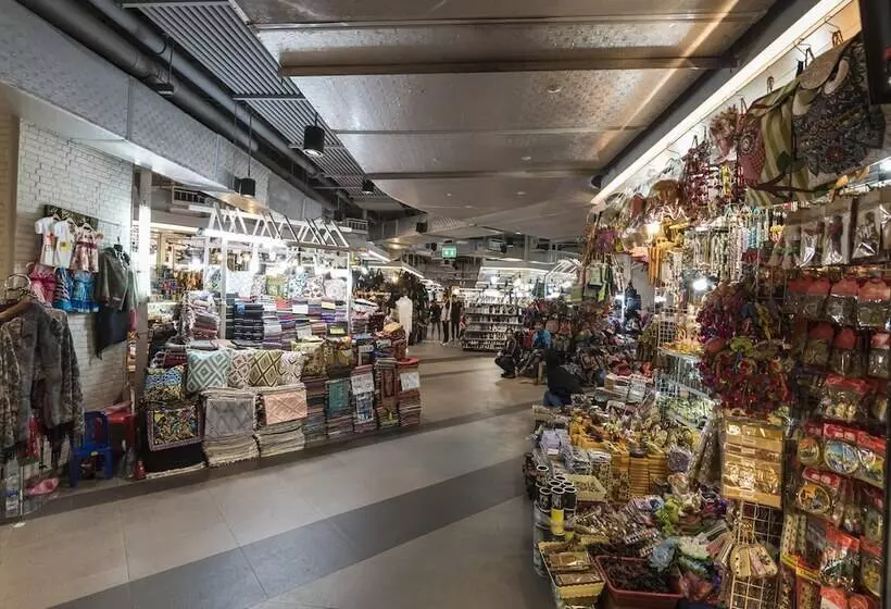 Отель Maitria Mode Sukhumvit 15 Bangkok A Chatrium Collection