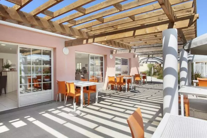 Hotel Terres De France   Résidence De La Cabre D Or