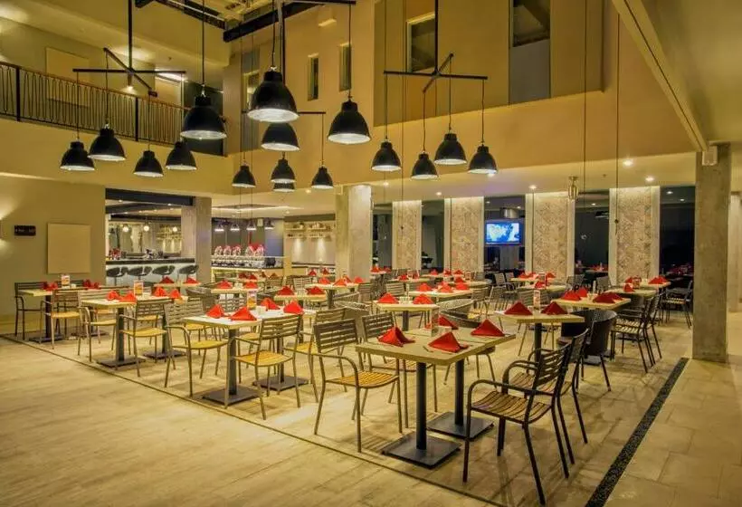 בית מלון כפרי Sevn Legian