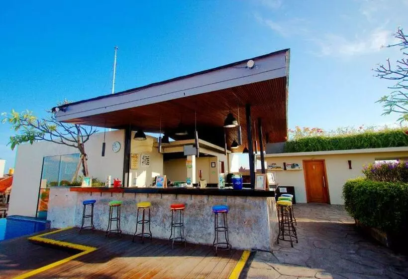 בית מלון כפרי Sevn Legian