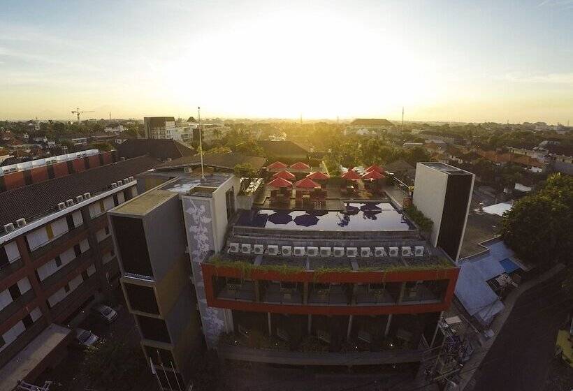 בית מלון כפרי Sevn Legian