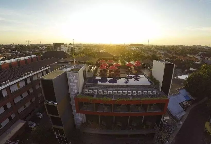 בית מלון כפרי Sevn Legian