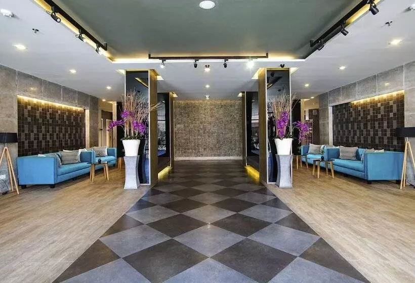 בית מלון כפרי Sevn Legian