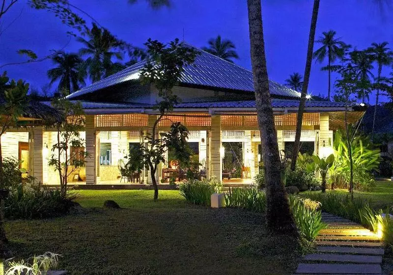 ホテル Bangsak Village