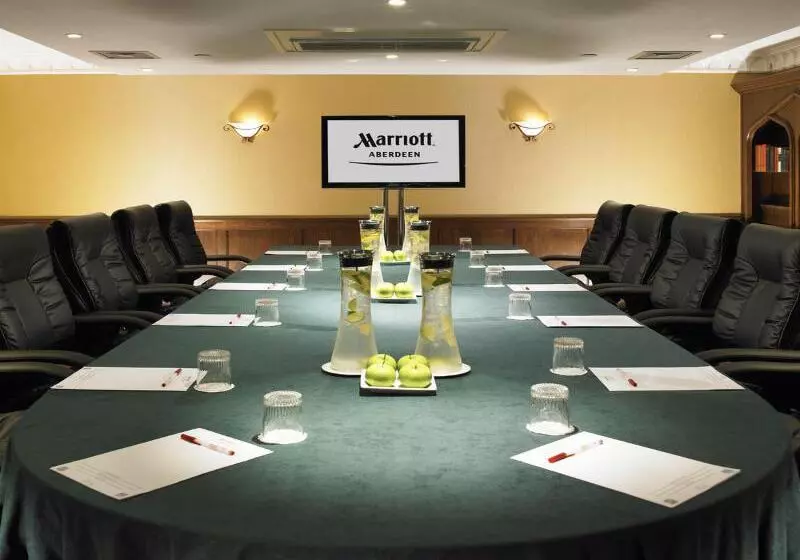 Hotelli Courtyard By Marriott Aberdeen Airport