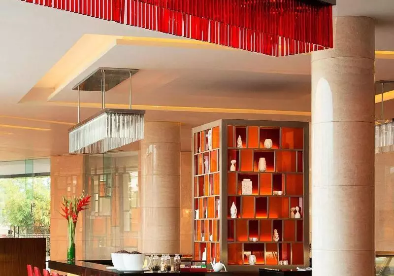 فندق Courtyard By Marriott Kochi Airport