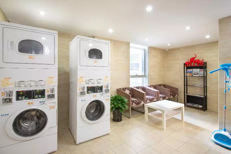 Отель Holiday Inn Express Chengdu West Gate By Ihg