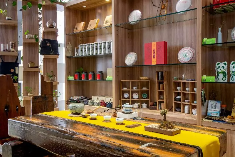 Отель Holiday Inn Express Chengdu West Gate By Ihg