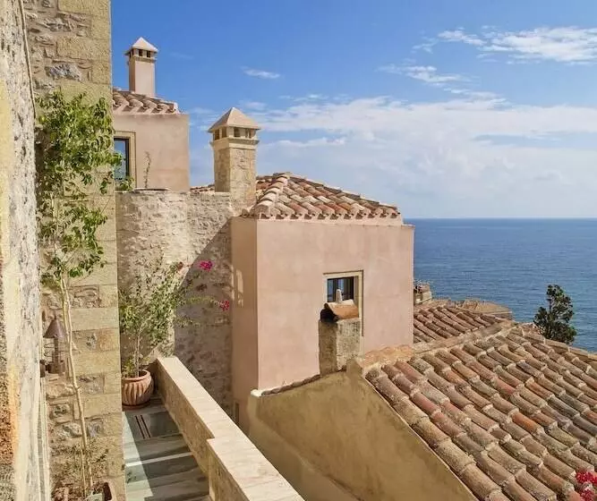 Hotel Moni Emvasis Luxury Suites