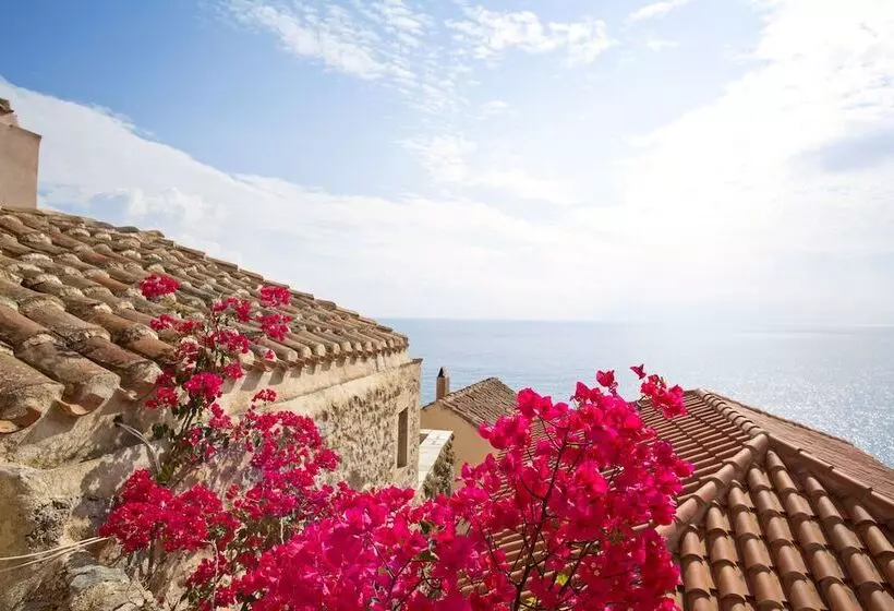 Hotel Moni Emvasis Luxury Suites