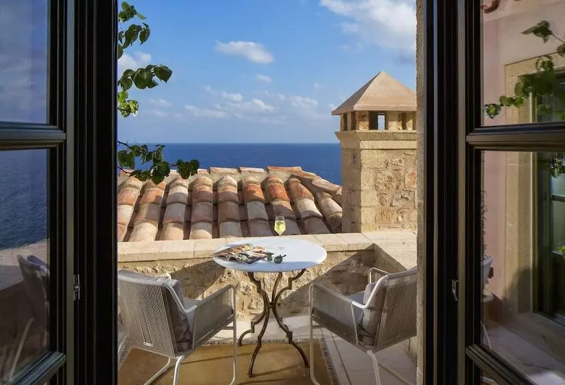 Hotel Moni Emvasis Luxury Suites