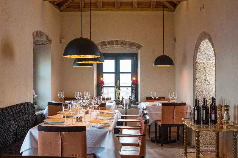 Hotel Moni Emvasis Luxury Suites