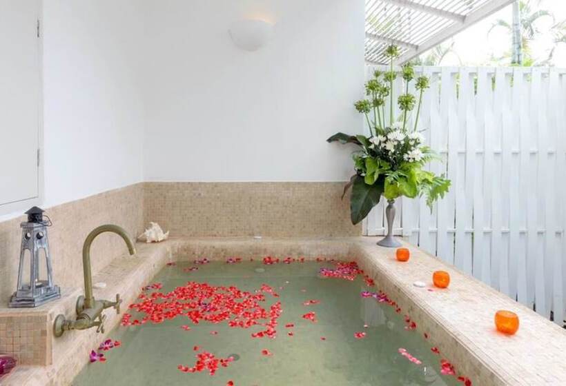 ホテル Ocean Breeze Resort Khaolak