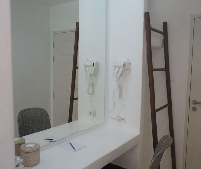 ホテル Ocean Breeze Resort Khaolak