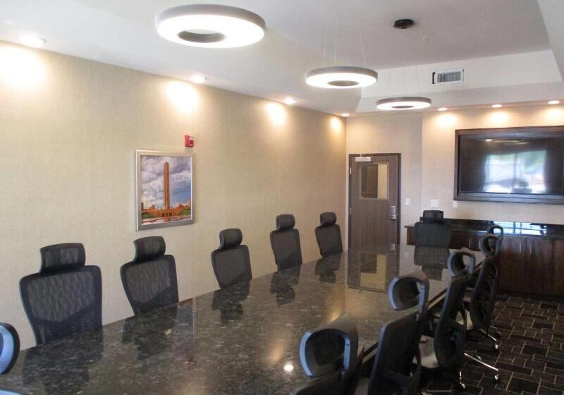 فندق Best Western Premier Liberty Inn & Suites