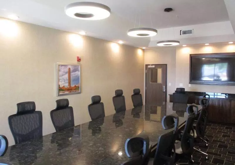 Hotelli Best Western Premier Liberty Inn & Suites