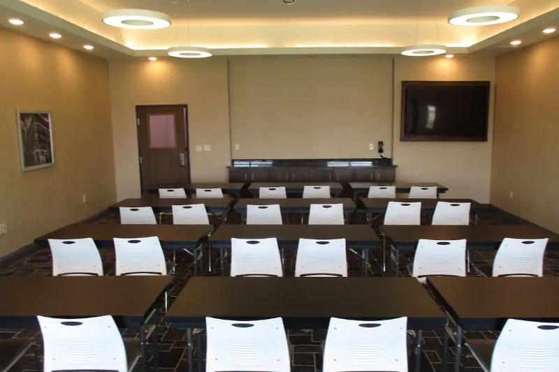 فندق Best Western Premier Liberty Inn & Suites