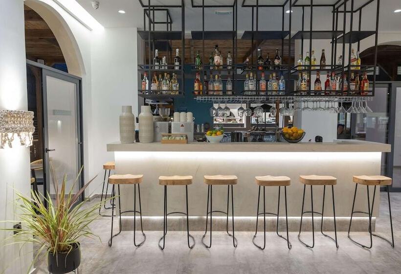 Cabana Blu Hotel & Suites