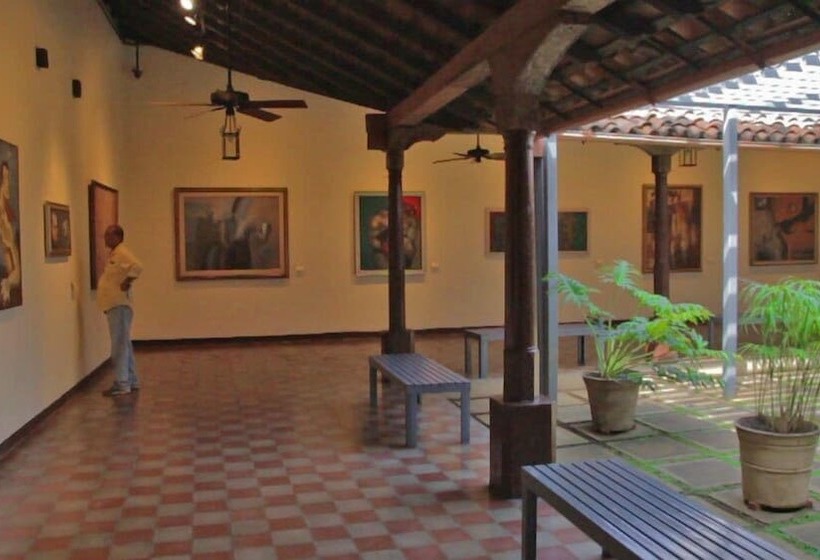 هتل Hostal Casa Ivana Hostel