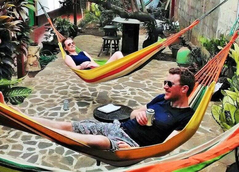 هتل Hostal Casa Ivana Hostel