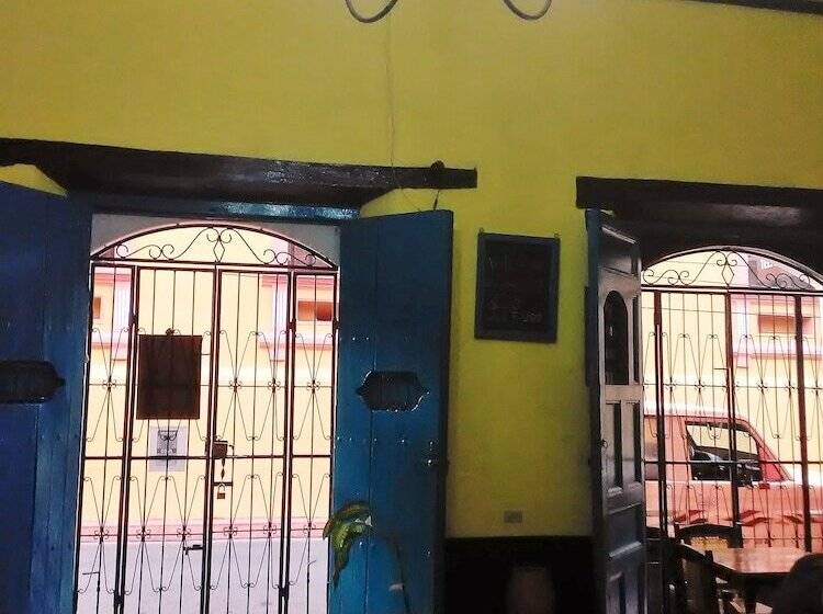 هتل Hostal Casa Ivana Hostel