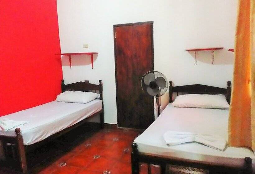 هتل Hostal Casa Ivana Hostel