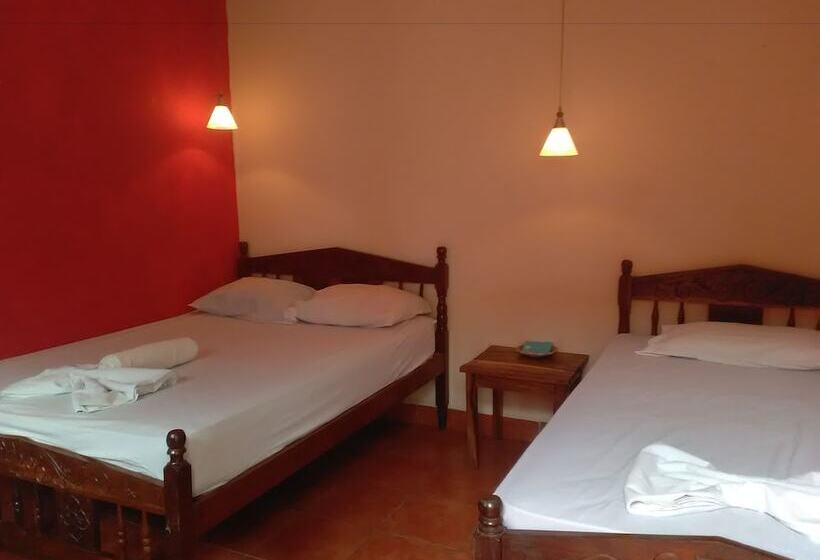 هتل Hostal Casa Ivana Hostel