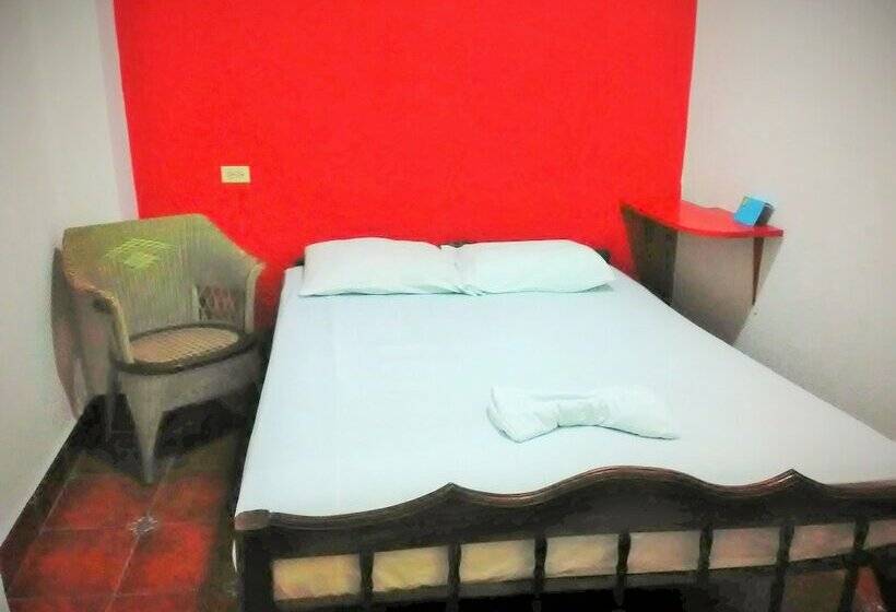 هتل Hostal Casa Ivana Hostel