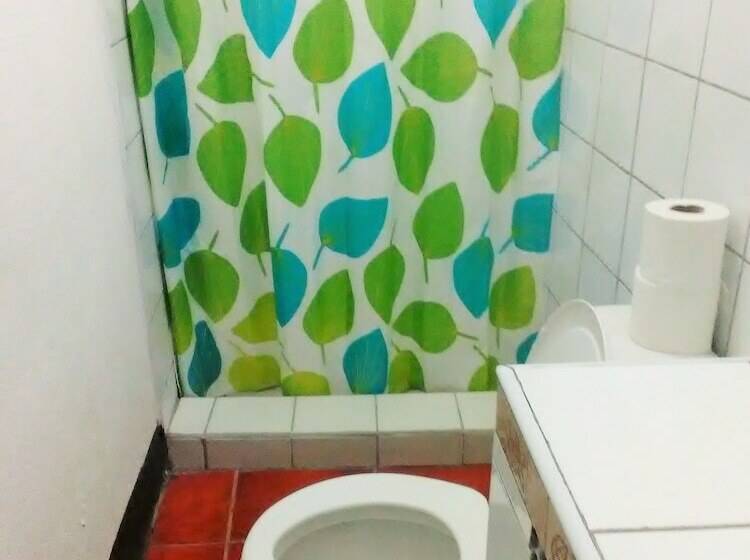 هتل Hostal Casa Ivana Hostel