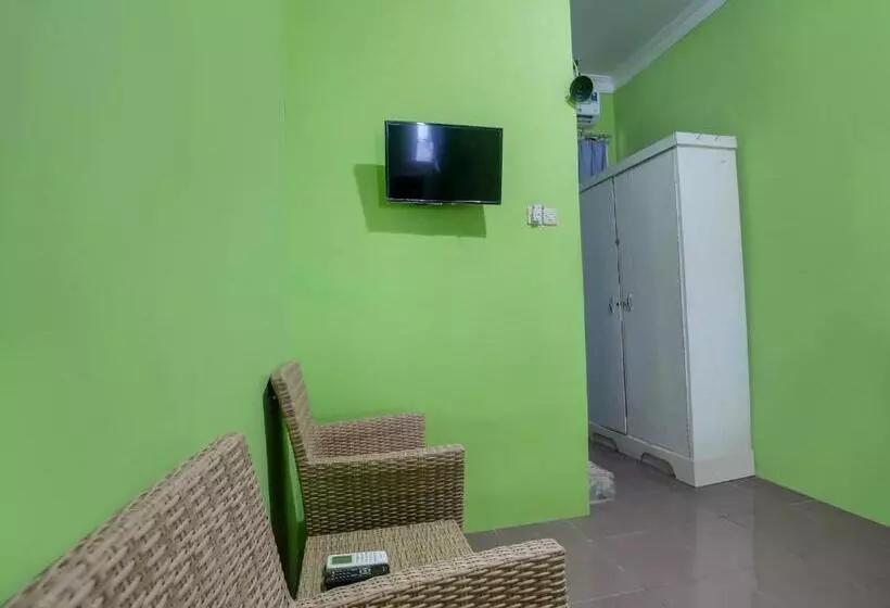 هتل Oyo 91005 Cottage Putra Mutun Beach