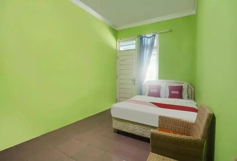 هتل Oyo 91005 Cottage Putra Mutun Beach