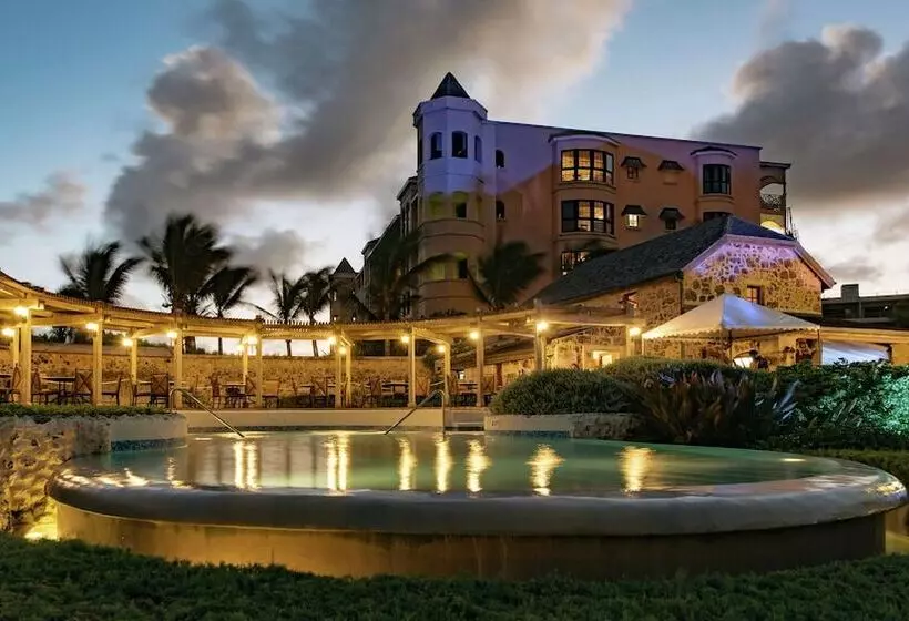 استراحتگاه Hilton Grand Vacations Club The Crane Barbados