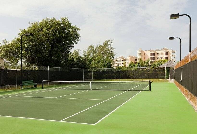 استراحتگاه Hilton Grand Vacations Club The Crane Barbados